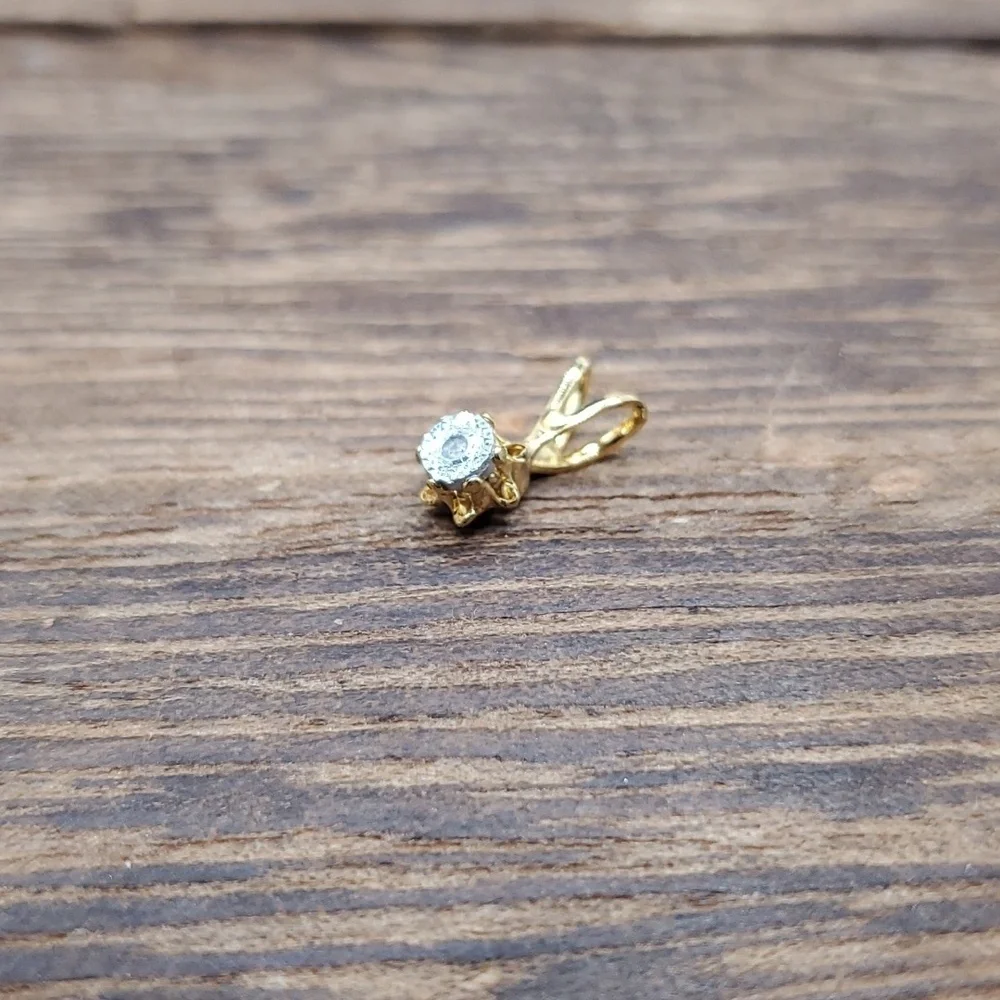 Authentic diamond chip clawfoot dainty‎ pendant estate